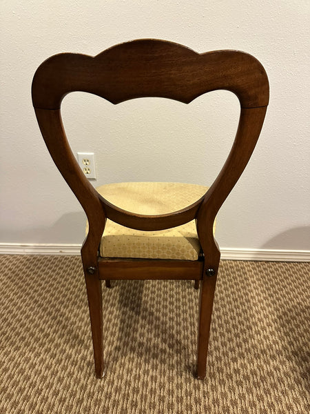 English Dining Room Set. Walnut Wood. Mid 19th Century.