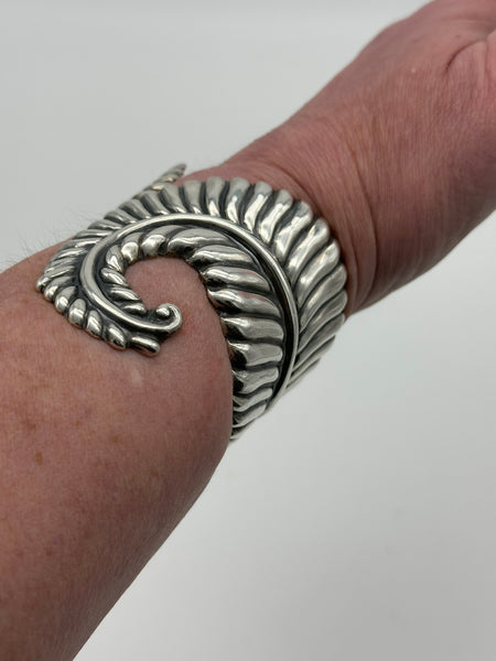 Hinged Bracelet. Taxco Mexico Sterling Silver. Antonio Reyna. Scrolling Ferns 68