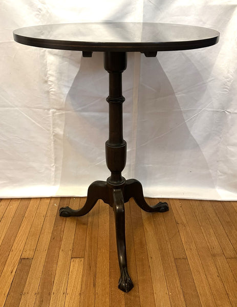 Circular Tilt Top Table English Edwardian Mahogany Wood Circa 1890. 22" D (CABE)