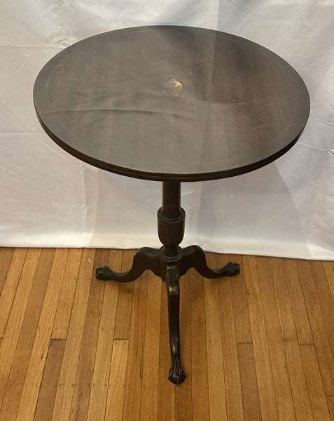 Circular Tilt Top Table English Edwardian Mahogany Wood Circa 1890. 22" D (CABE)